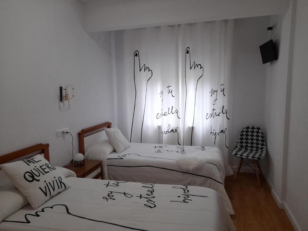Hostal "Los Chanos El Ruso" Galende Екстериор снимка