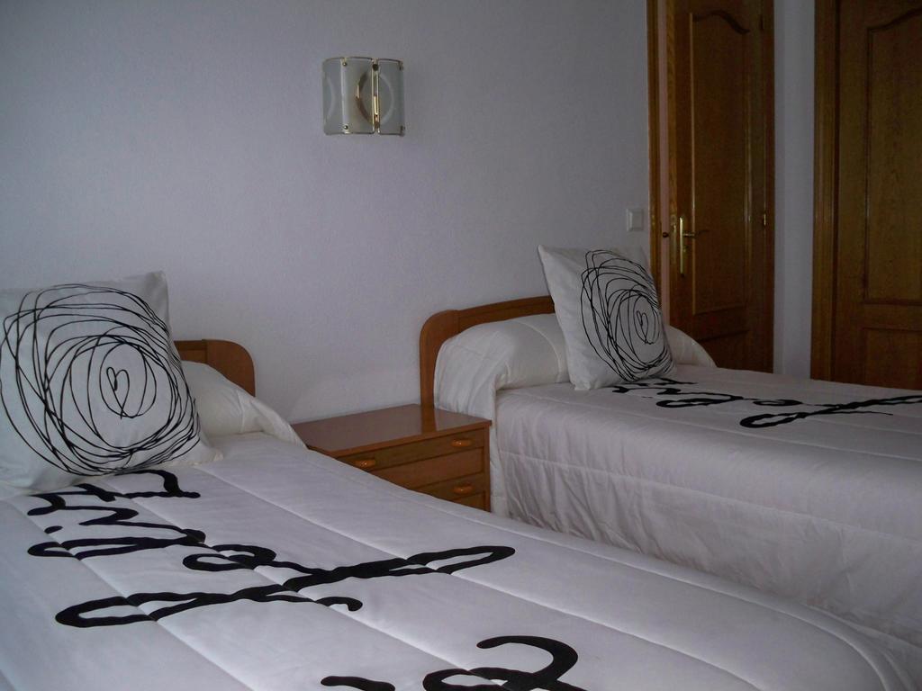 Hostal "Los Chanos El Ruso" Galende Екстериор снимка