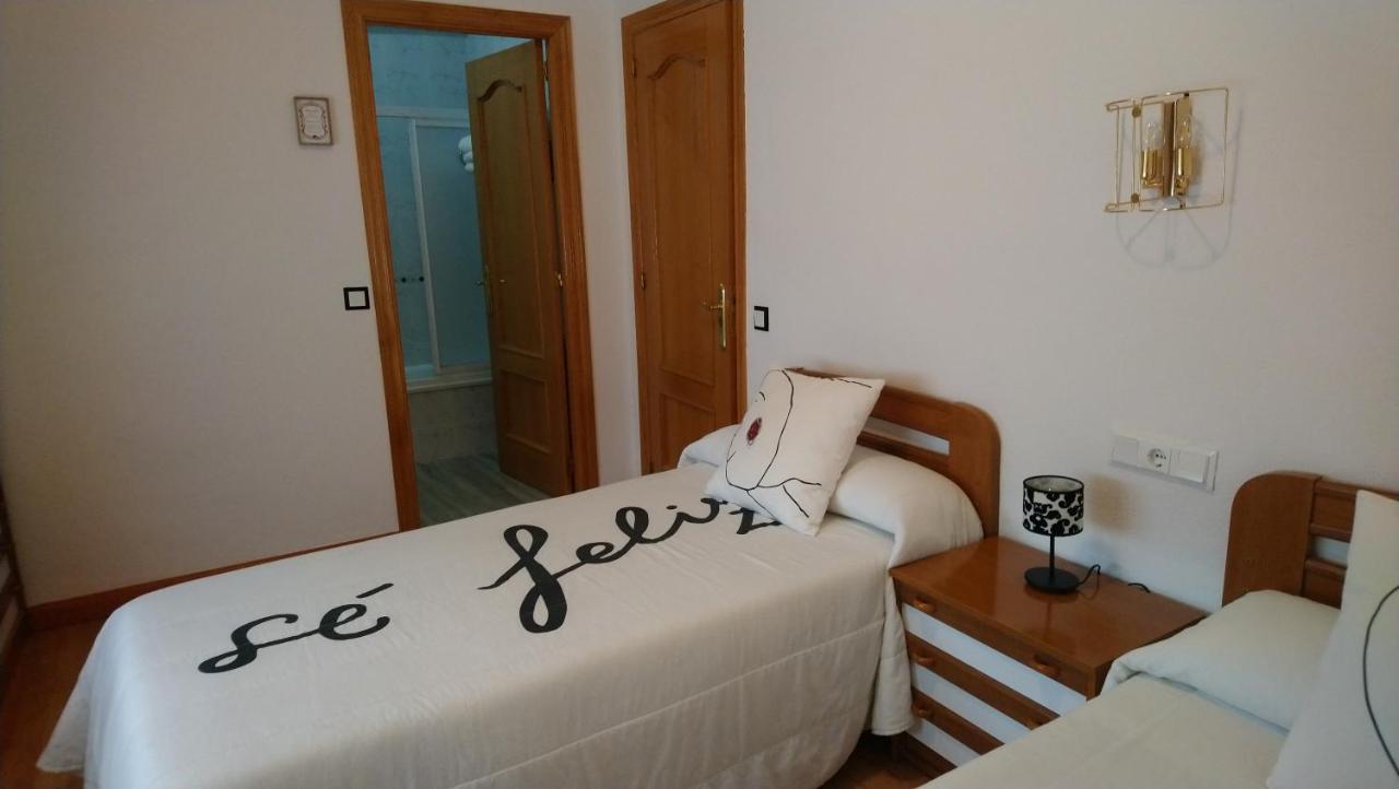 Hostal "Los Chanos El Ruso" Galende Екстериор снимка